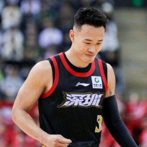 搜狐体育赛事-CBA本季三分本土首人：贺希宁狂轰101三分 成深圳+中国男篮大腿